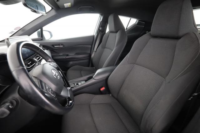 Toyota C-Hr image 8