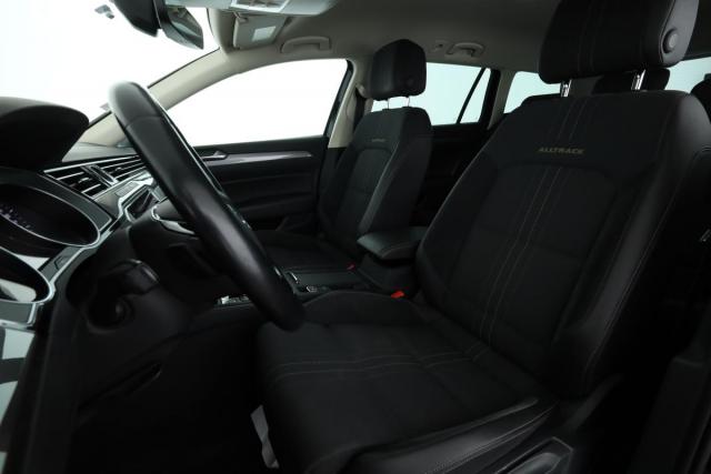 Volkswagen Passat image 8