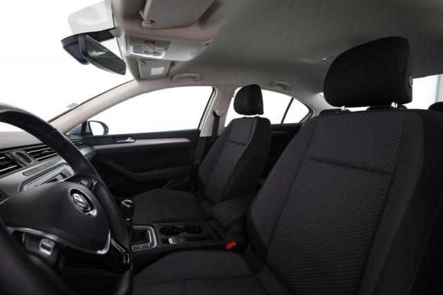 Volkswagen Passat image 7