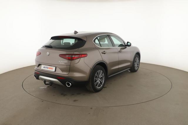 Alfa Romeo Stelvio image 1