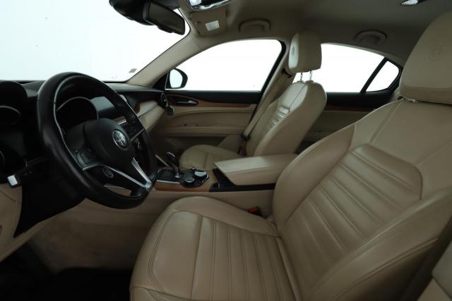 Alfa Romeo Stelvio image 2