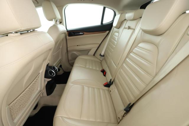 Alfa Romeo Stelvio image 3