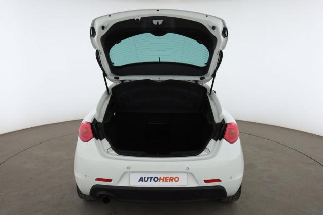 Alfa Romeo Giulietta image 7