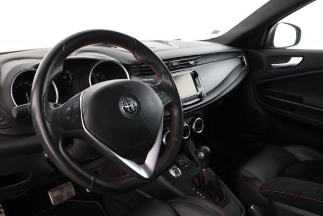 Alfa Romeo Giulietta image 8