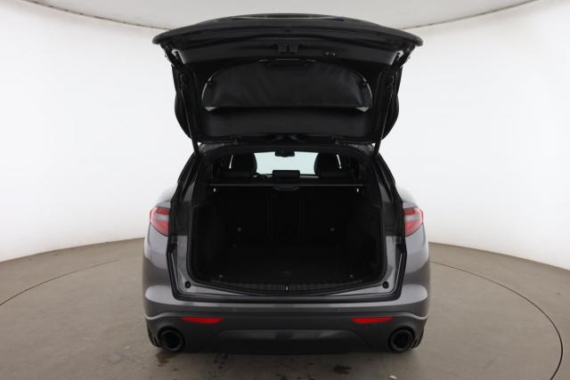 Alfa Romeo Stelvio image 6