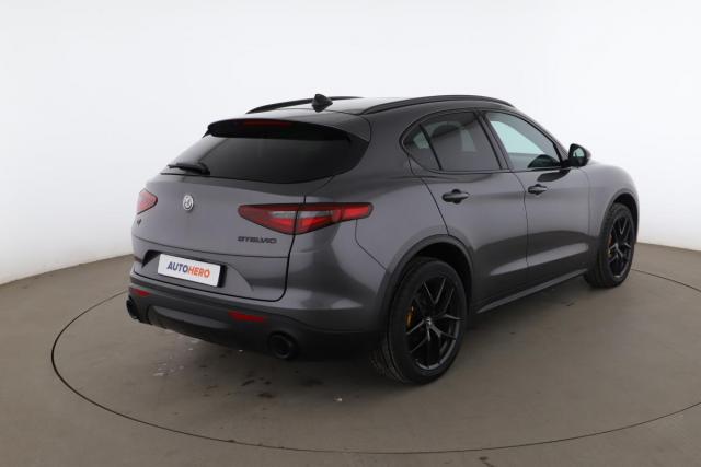 Alfa Romeo Stelvio image 7