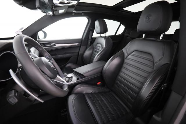 Alfa Romeo Stelvio image 2