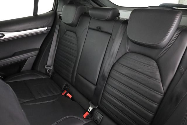 Alfa Romeo Stelvio image 3