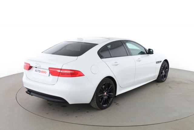 Jaguar Xe image 4