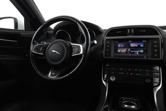 Jaguar Xe image 1