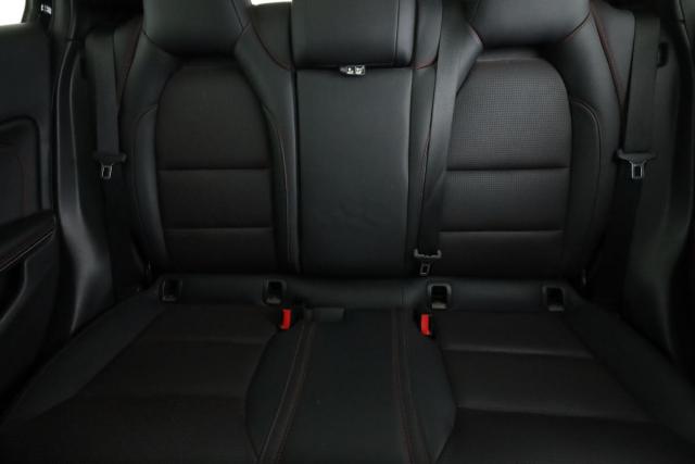 Mercedes Benz Gla image 1