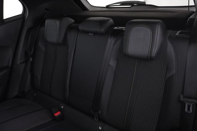Peugeot 2008 image 8