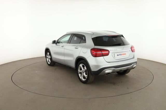 Mercedes Benz Gla image 8