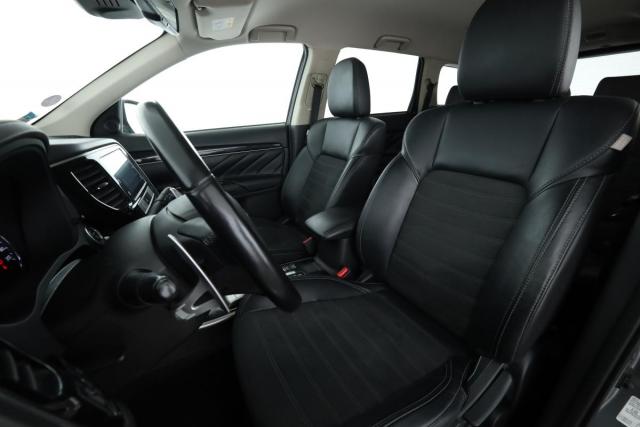 Mitsubishi Outlander image 6