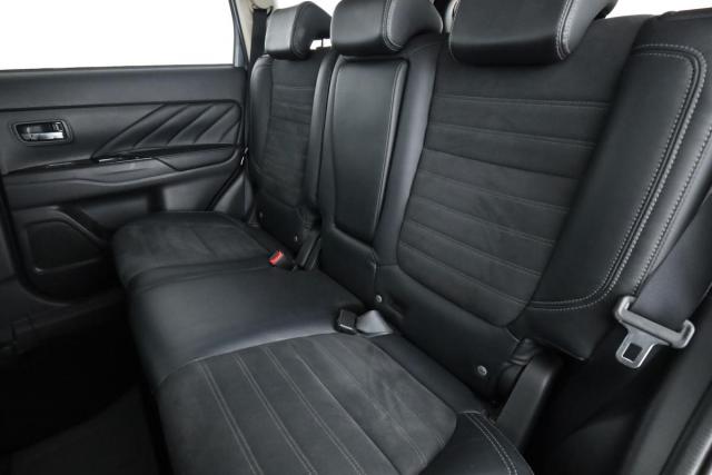 Mitsubishi Outlander image 8