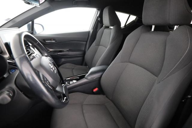 Toyota C-Hr image 2