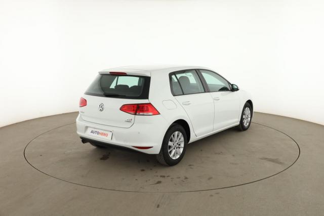 Volkswagen Golf image 9