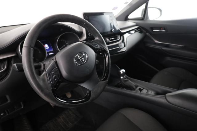 Toyota C-Hr image 6