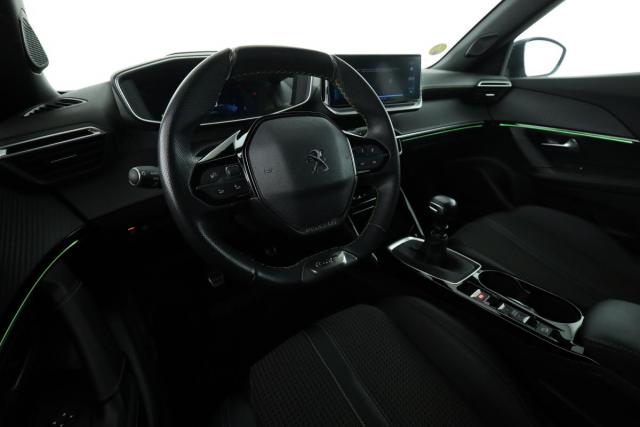 Peugeot 2008 image 8