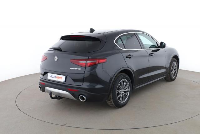 Alfa Romeo Stelvio image 1