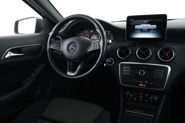 Mercedes Benz Gla image 1