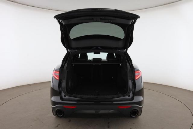 Alfa Romeo Stelvio image 3