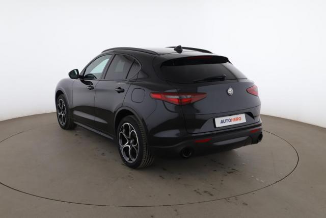 Alfa Romeo Stelvio image 8