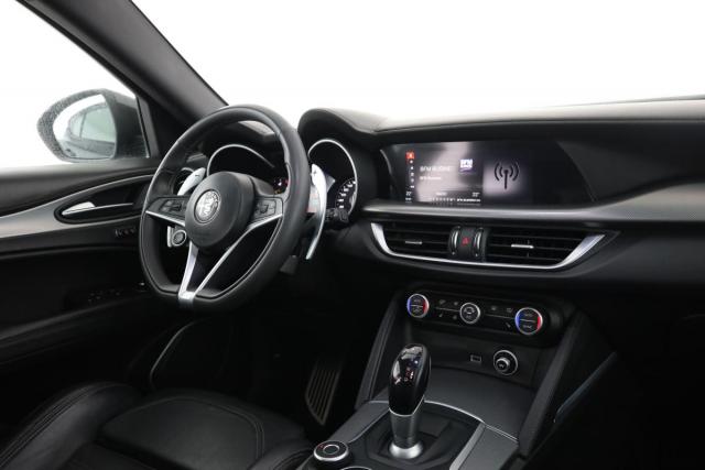 Alfa Romeo Stelvio image 2