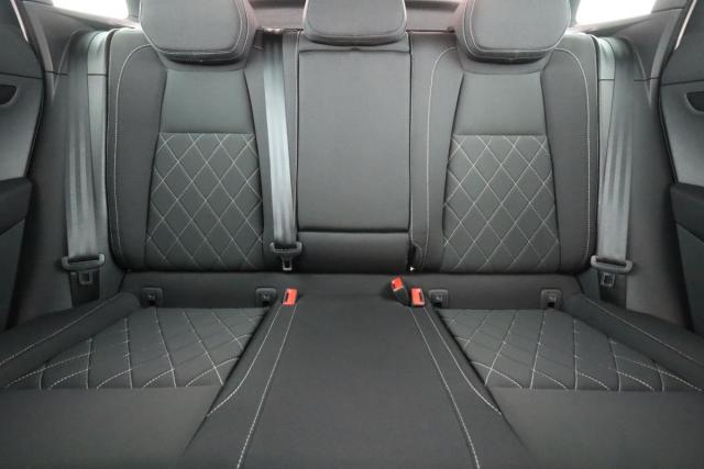 Skoda Karoq image 9