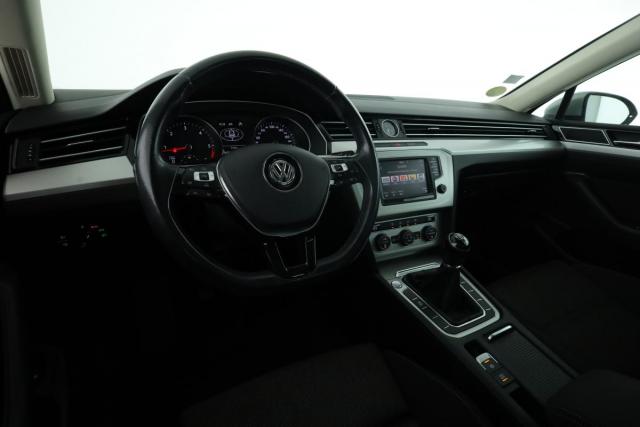 Volkswagen Passat image 5