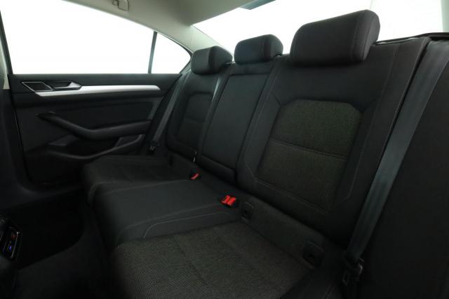 Volkswagen Passat image 1