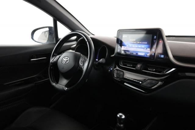 Toyota C-Hr image 6