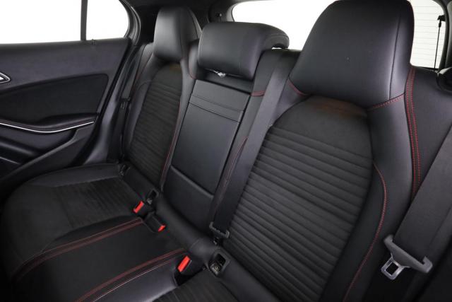 Mercedes Benz Gla image 9