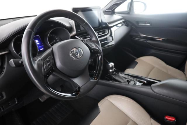 Toyota C-Hr image 6