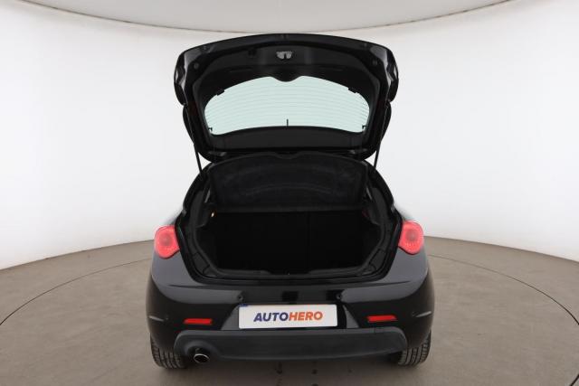 Alfa Romeo Giulietta image 8