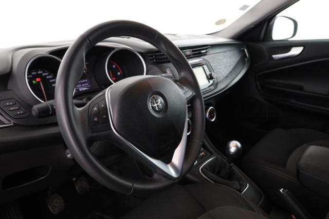 Alfa Romeo Giulietta image 3