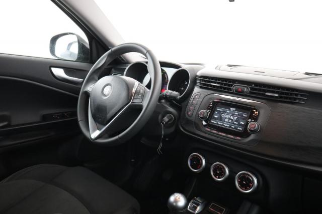 Alfa Romeo Giulietta image 9