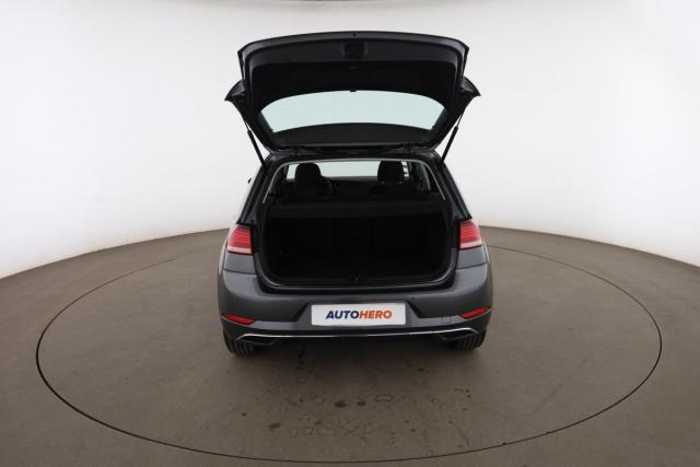 Volkswagen Golf image 9