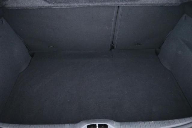 Peugeot 208 image 6