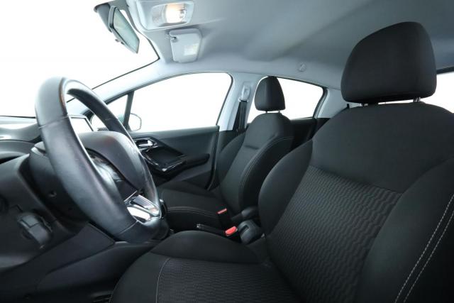 Peugeot 208 image 2
