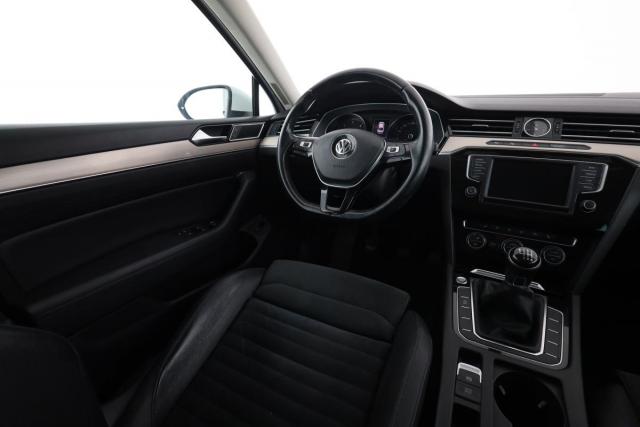 Volkswagen Passat image 2