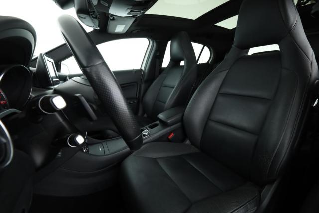 Mercedes Benz Gla image 8