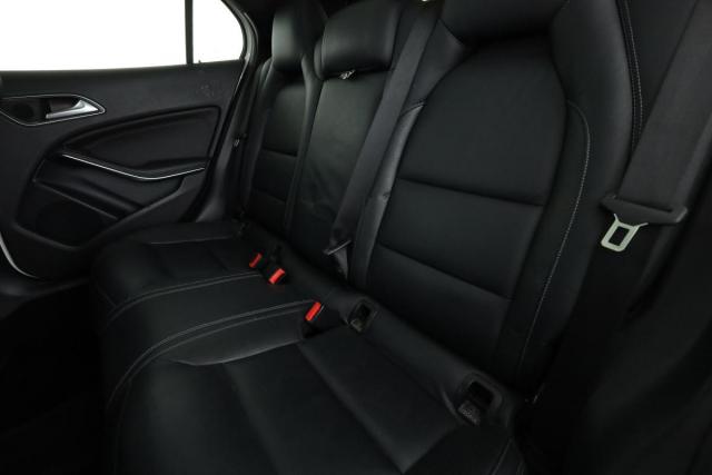 Mercedes Benz Gla image 2