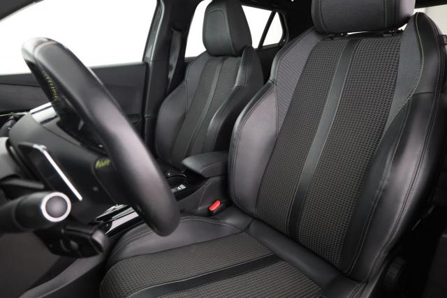 Peugeot 2008 image 2