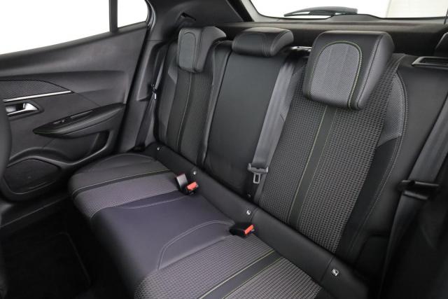 Peugeot 2008 image 3
