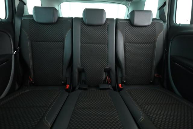 Opel Zafira image 2
