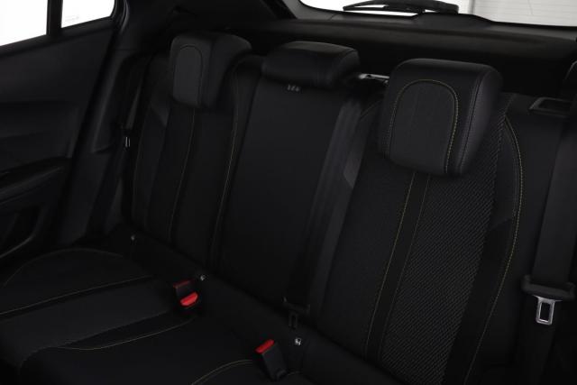 Peugeot 2008 image 8
