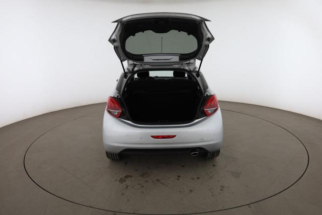 Peugeot 208 image 8