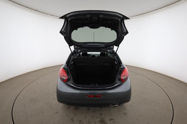 Peugeot 208 image 2