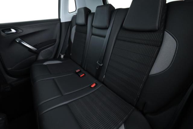 Peugeot 2008 image 8